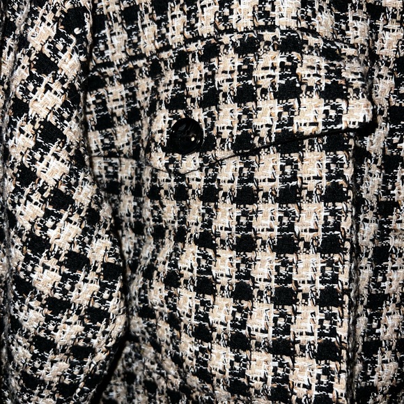 Chic Black and White Tweed Jacket - Picture 5 of 9